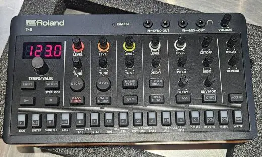 Roland - T-8